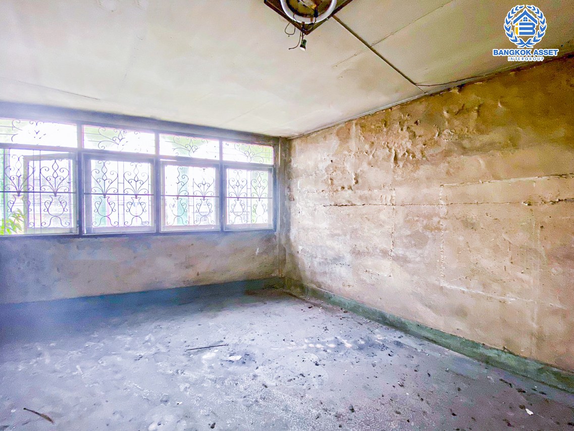 *****อาคารพาณิชย์ 4 ชั้นมือสอง ตลาดบางปะกอก สุขสวัสดิ์ หลังมุม เนื้อที่ 17 ตร.ว.พื้นที่ใช้สอย 182.40 ตร.ม. ฟังก์ชัน 4 ห้องนอน 4 ห้องน้ำ ลงทุนทำกิจการได้ ติดถนนใหญ่ บนทำเลเชื่อมต่อทั้งถนนสุขสวัสดิ์ และ ถนนราษฎร์บูรณะ ใกล้โลตัล บางปะกง,แม็คโคร ฟู้ดเซอร์วิส สุขสวัสดิ์,บิ๊กซี ซูเปอร์เซ็นเตอร์ บางปะกอก