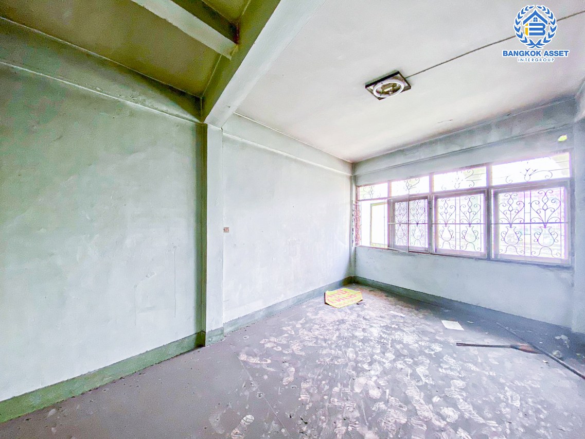 *****อาคารพาณิชย์ 4 ชั้นมือสอง ตลาดบางปะกอก สุขสวัสดิ์ หลังมุม เนื้อที่ 17 ตร.ว.พื้นที่ใช้สอย 182.40 ตร.ม. ฟังก์ชัน 4 ห้องนอน 4 ห้องน้ำ ลงทุนทำกิจการได้ ติดถนนใหญ่ บนทำเลเชื่อมต่อทั้งถนนสุขสวัสดิ์ และ ถนนราษฎร์บูรณะ ใกล้โลตัล บางปะกง,แม็คโคร ฟู้ดเซอร์วิส สุขสวัสดิ์,บิ๊กซี ซูเปอร์เซ็นเตอร์ บางปะกอก