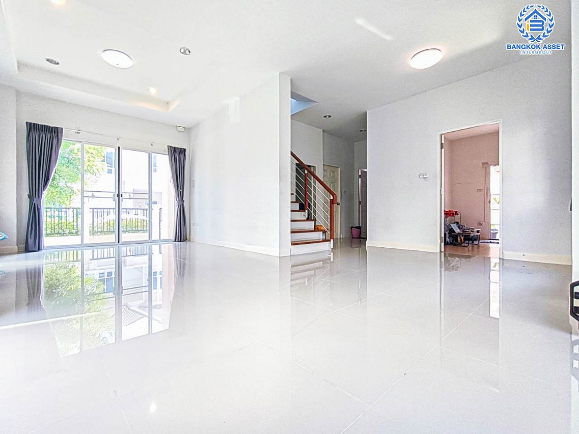 บ้านเดี่ยวมือสองนนทบุรี โครงการ นนทรีฟลอร่า กาญจนาภิเษก เนื้อที่กว้างขวางถึง 50.6 ตร.ว. ฟังก์ชัน 3 ห้องนอน 3 ห้องน้ำ 2 ที่จอดรถ แถมฟรี! 4 เครื่องปรับอากาศ บนทำเลเดินทางสะดวก เชื่อมต่อถนนกาญจนาภิเษก, ถนนบรมราชชนนี ใกล้เซ็นทรัลปิ่นเกล้า และทางด่วน "ศรีรัช"