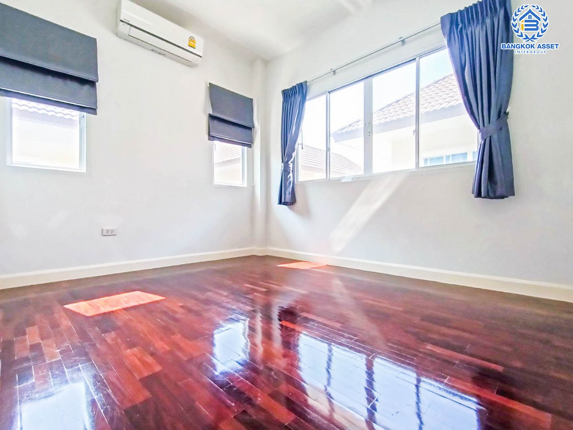 บ้านเดี่ยวมือสองนนทบุรี โครงการ นนทรีฟลอร่า กาญจนาภิเษก เนื้อที่กว้างขวางถึง 50.6 ตร.ว. ฟังก์ชัน 3 ห้องนอน 3 ห้องน้ำ 2 ที่จอดรถ แถมฟรี! 4 เครื่องปรับอากาศ บนทำเลเดินทางสะดวก เชื่อมต่อถนนกาญจนาภิเษก, ถนนบรมราชชนนี ใกล้เซ็นทรัลปิ่นเกล้า และทางด่วน "ศรีรัช"