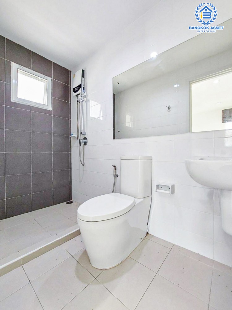 *****ทาวน์เฮ้าส์มือสอง โครงการ เดอะแพลนท์ คลองบางไผ่ สเตชั่น เนื้อที่ 35 ตร.ว. ฟังก์ชัน 3 ห้องนอน 3 ห้องน้ำ 2 ที่จอดรถ บ้านสวยเหมือนใหม่ บนทำเลดี เชื่อมต่อถนนคลองถนน ถนนกาญจนาภิเษก ถนนแก้วอินทร์ ใกล้รถไฟฟ้าสายสีม่วง "สถานีคลองบางไผ่" และจุดขึ้นทางด่วน "ศรีรัช"