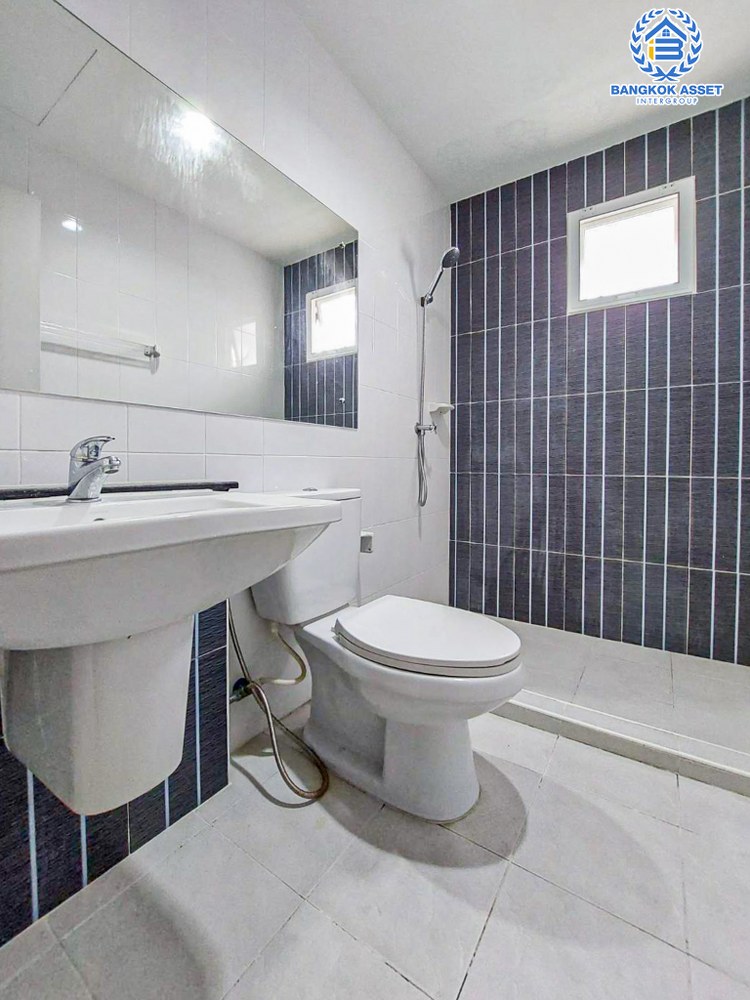 *****ทาวน์เฮ้าส์มือสอง โครงการ เดอะแพลนท์ คลองบางไผ่ สเตชั่น เนื้อที่ 35 ตร.ว. ฟังก์ชัน 3 ห้องนอน 3 ห้องน้ำ 2 ที่จอดรถ บ้านสวยเหมือนใหม่ บนทำเลดี เชื่อมต่อถนนคลองถนน ถนนกาญจนาภิเษก ถนนแก้วอินทร์ ใกล้รถไฟฟ้าสายสีม่วง "สถานีคลองบางไผ่" และจุดขึ้นทางด่วน "ศรีรัช"