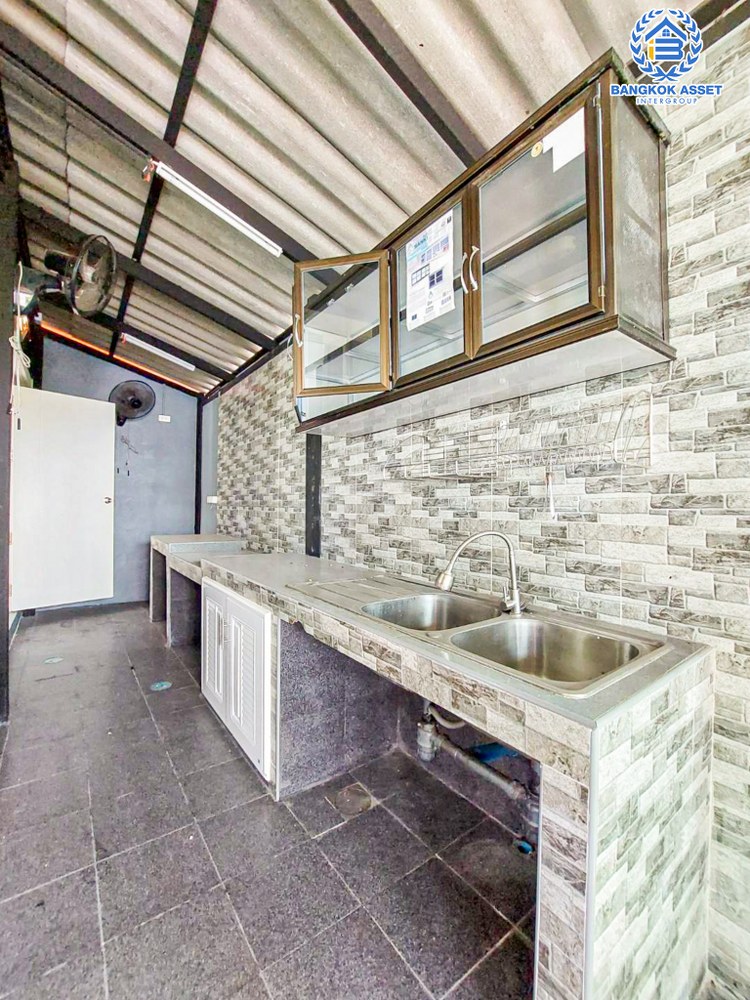 *****ทาวน์เฮ้าส์มือสอง โครงการ เดอะแพลนท์ คลองบางไผ่ สเตชั่น เนื้อที่ 35 ตร.ว. ฟังก์ชัน 3 ห้องนอน 3 ห้องน้ำ 2 ที่จอดรถ บ้านสวยเหมือนใหม่ บนทำเลดี เชื่อมต่อถนนคลองถนน ถนนกาญจนาภิเษก ถนนแก้วอินทร์ ใกล้รถไฟฟ้าสายสีม่วง "สถานีคลองบางไผ่" และจุดขึ้นทางด่วน "ศรีรัช"