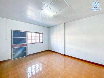 *****ทาวน์เฮ้าส์มือสองนนทบุรี หมู่บ้าน บุษบาวิลล์ ราชพฤกษ์ เนื้อที่กว้างเกือบ 22 ตร.ว. ฟังก์ชัน 2 ห้องนอน 2 ห้องน้ำ 1 ที่จอดรถ บ้านสภาพดี บนทำเลเยี่ยม เชื่อมต่อถนนรัตนาธิเบศร์, ถนนราชพฤกษ์ เพียง 10 นาทีก็ถึงรถไฟฟ้าสายสีม่วง "สถานีบางรักน้อย ท่าอิฐ" จองด่วน!