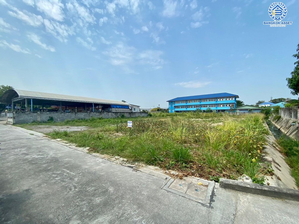 *****ที่ดินเปล่าซอยขากพุทรา5 เนื้อที่กว้างกว่า 300 ตร.ว. บนทำเลดี หน้ากว้างถึง 26 เมตร เหมาะสร้างเป็นที่อยู่อาศัย หรือจะลงทุนก็ถือว่าคุ้มค่า บนทำเลที่เชื่อมต่อทุกการเดินทาง ใกล้เซ็นทรัล ชลบุรี และมหาวิทยาลัยบูรพา