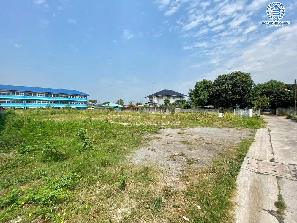 *****ที่ดินเปล่าซอยขากพุทรา5 เนื้อที่กว้างกว่า 300 ตร.ว. บนทำเลดี หน้ากว้างถึง 26 เมตร เหมาะสร้างเป็นที่อยู่อาศัย หรือจะลงทุนก็ถือว่าคุ้มค่า บนทำเลที่เชื่อมต่อทุกการเดินทาง ใกล้เซ็นทรัล ชลบุรี และมหาวิทยาลัยบูรพา