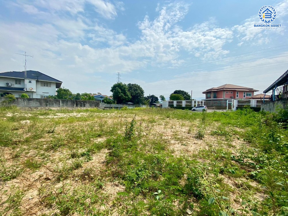 *****ที่ดินเปล่าซอยขากพุทรา5 เนื้อที่กว้างกว่า 300 ตร.ว. บนทำเลดี หน้ากว้างถึง 26 เมตร เหมาะสร้างเป็นที่อยู่อาศัย หรือจะลงทุนก็ถือว่าคุ้มค่า บนทำเลที่เชื่อมต่อทุกการเดินทาง ใกล้เซ็นทรัล ชลบุรี และมหาวิทยาลัยบูรพา