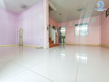 *****ทาวน์เฮ้าส์มือสอง โครงการ เดอะวิลล่า ท่าอิฐ เนื้อที่กว้าง 19.30 ตร.ว. ฟังก์ชัน 3 ห้องนอน 2 ห้องน้ำ 1 ที่จอดรถ ภายในสภาพดี ใกล้ตัวเมือง บนทำเลเดินทางสะดวก เชื่อมต่อถนนรัตนาธิเบศร์ ใกล้รถไฟฟ้าสายสีม่วง "สถานีบางรักน้อยท่าอิฐ" และจุดขึ้นทางด่วน "ศรีรัช"...