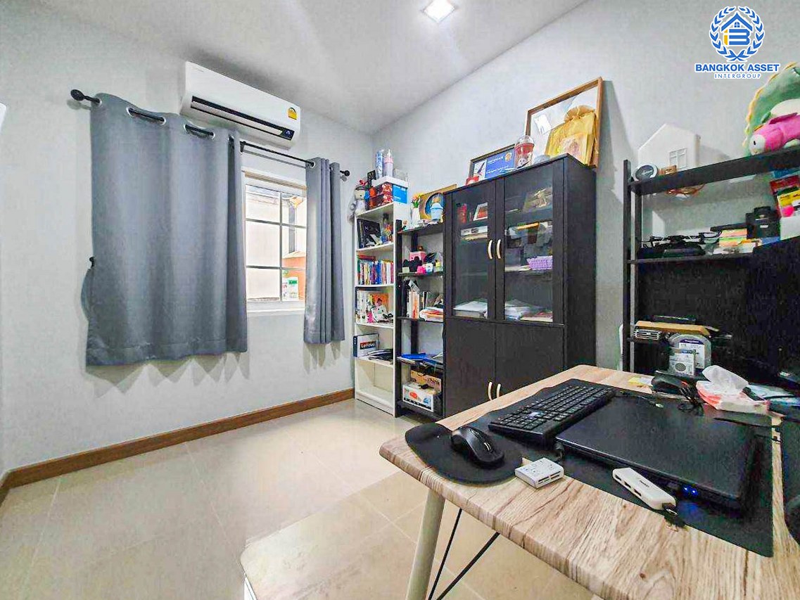 *****ทาวน์เฮ้าส์มือสองนนทบุรี โครงการ โกลเด้นทาวน์ รัตนาธิเบศร์-เวสต์เกต เนื้อที่ 17.3 ตร.ว. ฟังก์ชัน 3 ห้องนอน 2 ห้องน้ำ 1 ที่จอดรถ ต่อเติมโรงจอดรถ ห้องครัว-เคาน์เตอร์เรียบร้อย บนทำเลดี เพียง 10 นาทีก็ถึงรถไฟฟ้าสายสีม่วง "สถานีบางพลู" และยังใกล้ทางด่วน "ศรีรัช" จองเลย!