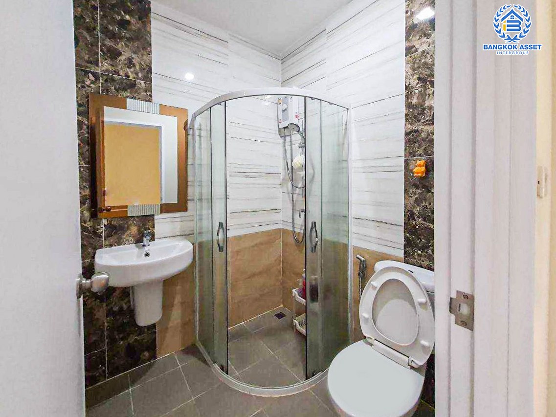 *****ทาวน์เฮ้าส์มือสองนนทบุรี โครงการ โกลเด้นทาวน์ รัตนาธิเบศร์-เวสต์เกต เนื้อที่ 17.3 ตร.ว. ฟังก์ชัน 3 ห้องนอน 2 ห้องน้ำ 1 ที่จอดรถ ต่อเติมโรงจอดรถ ห้องครัว-เคาน์เตอร์เรียบร้อย บนทำเลดี เพียง 10 นาทีก็ถึงรถไฟฟ้าสายสีม่วง "สถานีบางพลู" และยังใกล้ทางด่วน "ศรีรัช" จองเลย!