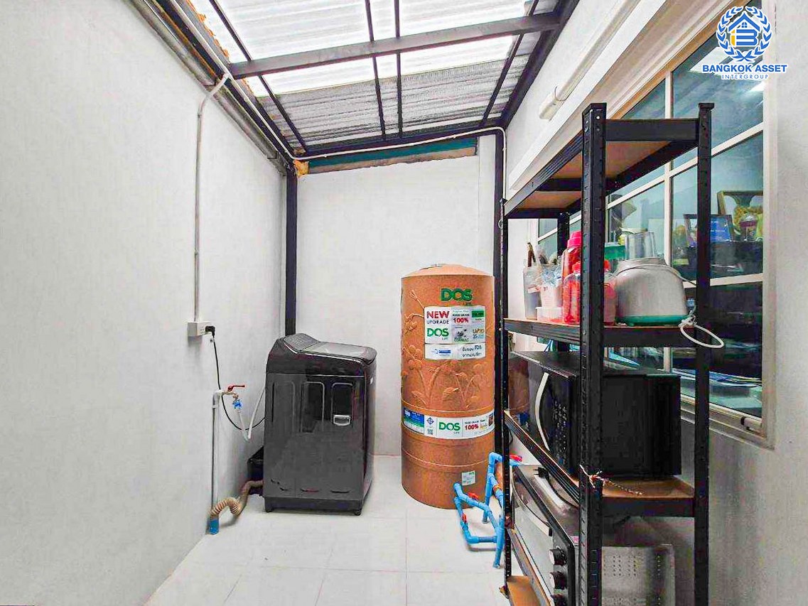 *****ทาวน์เฮ้าส์มือสองนนทบุรี โครงการ โกลเด้นทาวน์ รัตนาธิเบศร์-เวสต์เกต เนื้อที่ 17.3 ตร.ว. ฟังก์ชัน 3 ห้องนอน 2 ห้องน้ำ 1 ที่จอดรถ ต่อเติมโรงจอดรถ ห้องครัว-เคาน์เตอร์เรียบร้อย บนทำเลดี เพียง 10 นาทีก็ถึงรถไฟฟ้าสายสีม่วง "สถานีบางพลู" และยังใกล้ทางด่วน "ศรีรัช" จองเลย!