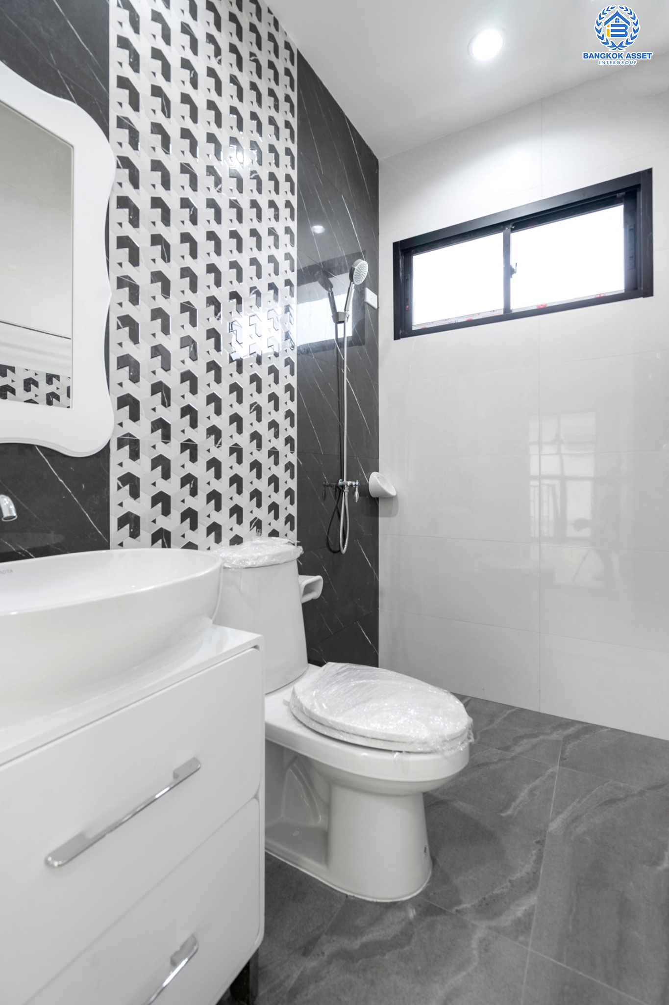 *****บ้านแฝดมือหนึ่ง โครงการ ภานุวัชร2 รัตนาธิเบศร์-ท่าอิฐ หลังมุม เนื้อที่ 41.40 ตร.ว. ฟังก์ชัน 3 ห้องนอน 3 ห้องน้ำ 2 ที่จอดรถ สภาพใหม่ สไตล์โมเดิร์น บนทำเลเดินทางสะดวก เชื่อมต่อถนนรัตนาธิเบศร์ ใกล้รถไฟฟ้าสายสีม่วง "สถานีไทรม้า" และจุดขึ้นทางด่วน "ศรีรัช"