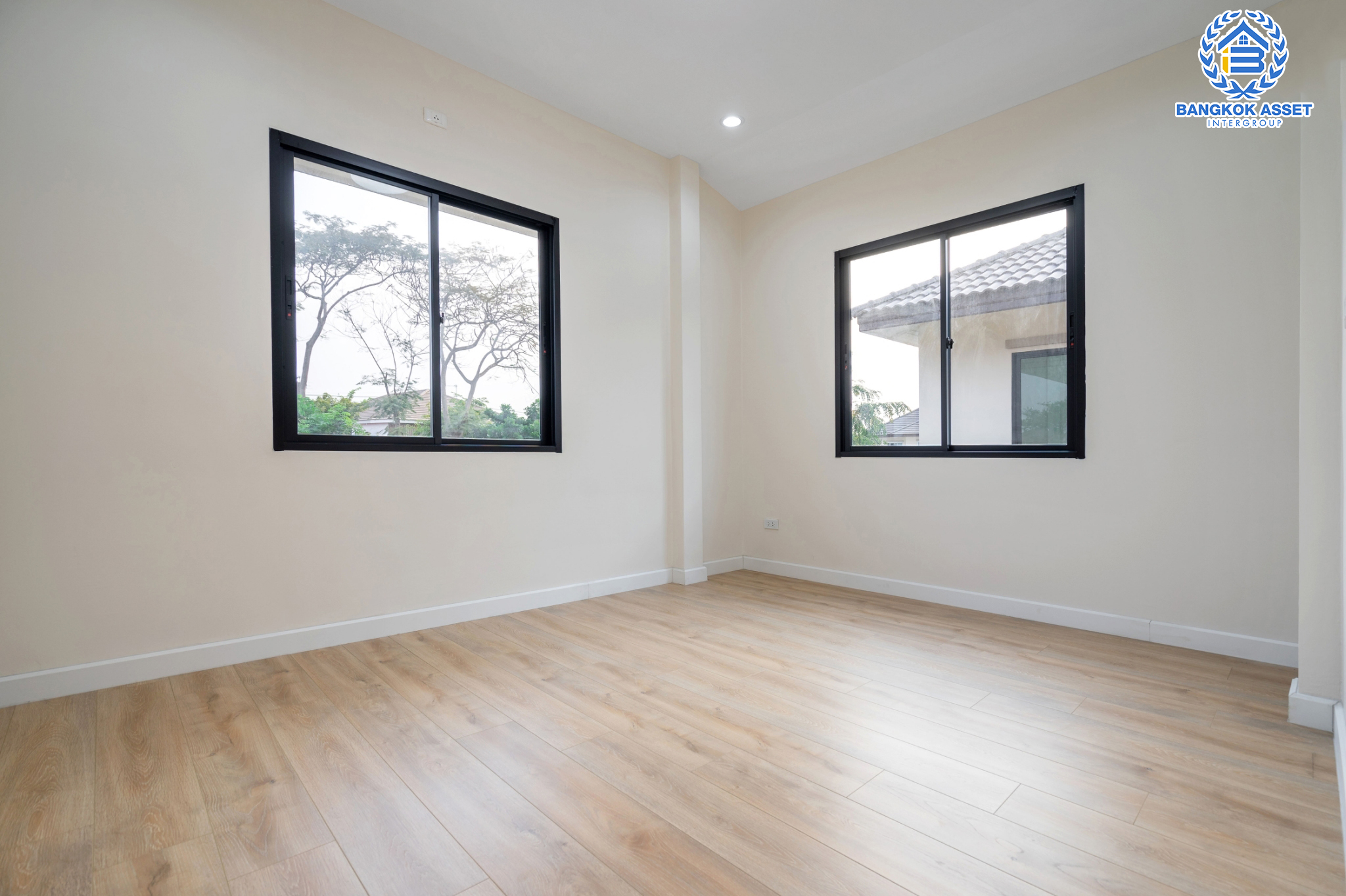 *****บ้านแฝดมือหนึ่ง โครงการ ภานุวัชร2 รัตนาธิเบศร์-ท่าอิฐ หลังมุม เนื้อที่ 41.40 ตร.ว. ฟังก์ชัน 3 ห้องนอน 3 ห้องน้ำ 2 ที่จอดรถ สภาพใหม่ สไตล์โมเดิร์น บนทำเลเดินทางสะดวก เชื่อมต่อถนนรัตนาธิเบศร์ ใกล้รถไฟฟ้าสายสีม่วง "สถานีไทรม้า" และจุดขึ้นทางด่วน "ศรีรัช"