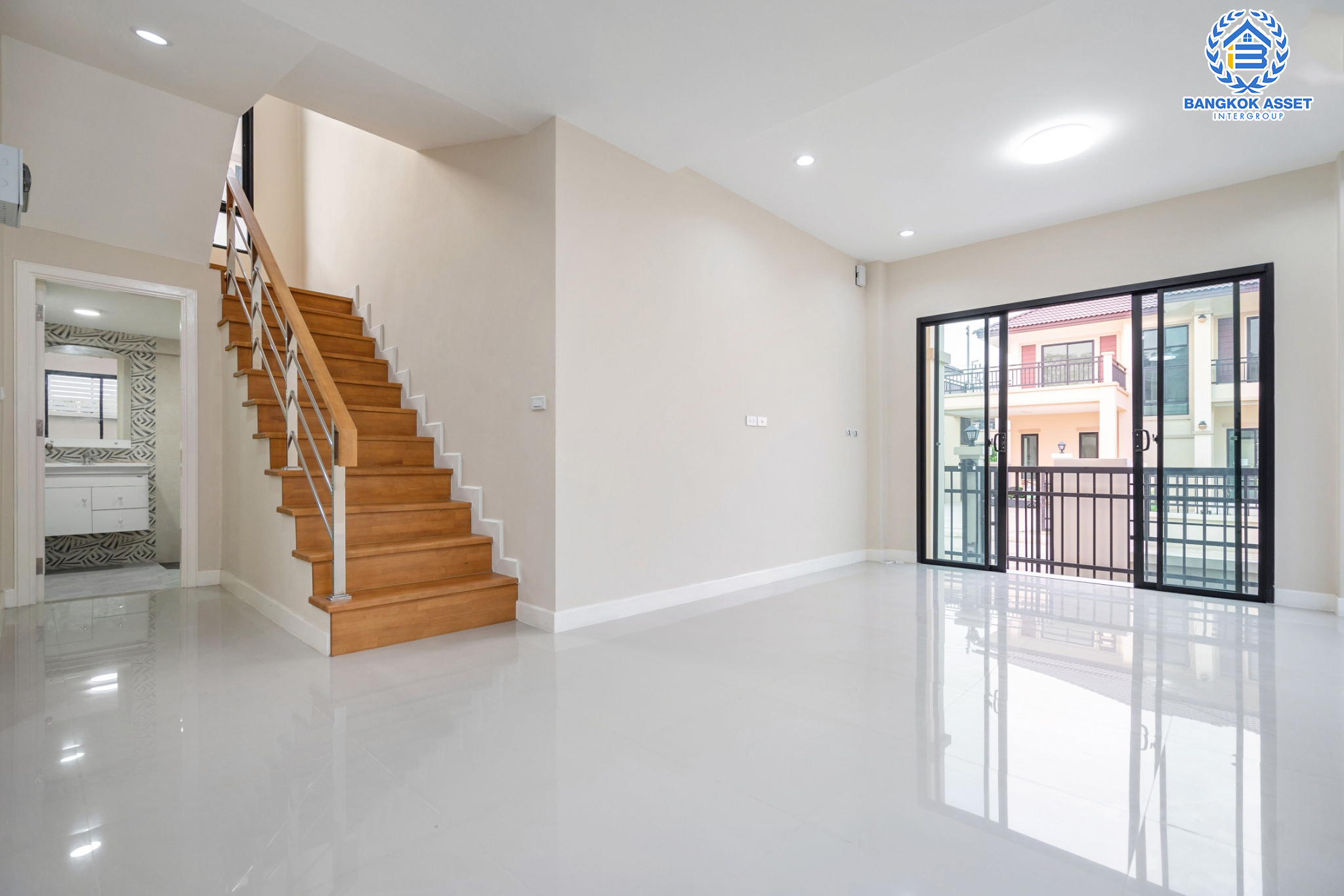 *****บ้านแฝดมือหนึ่ง โครงการ ภานุวัชร2 รัตนาธิเบศร์-ท่าอิฐ หลังมุม เนื้อที่ 41.40 ตร.ว. ฟังก์ชัน 3 ห้องนอน 3 ห้องน้ำ 2 ที่จอดรถ สภาพใหม่ สไตล์โมเดิร์น บนทำเลเดินทางสะดวก เชื่อมต่อถนนรัตนาธิเบศร์ ใกล้รถไฟฟ้าสายสีม่วง "สถานีไทรม้า" และจุดขึ้นทางด่วน "ศรีรัช"