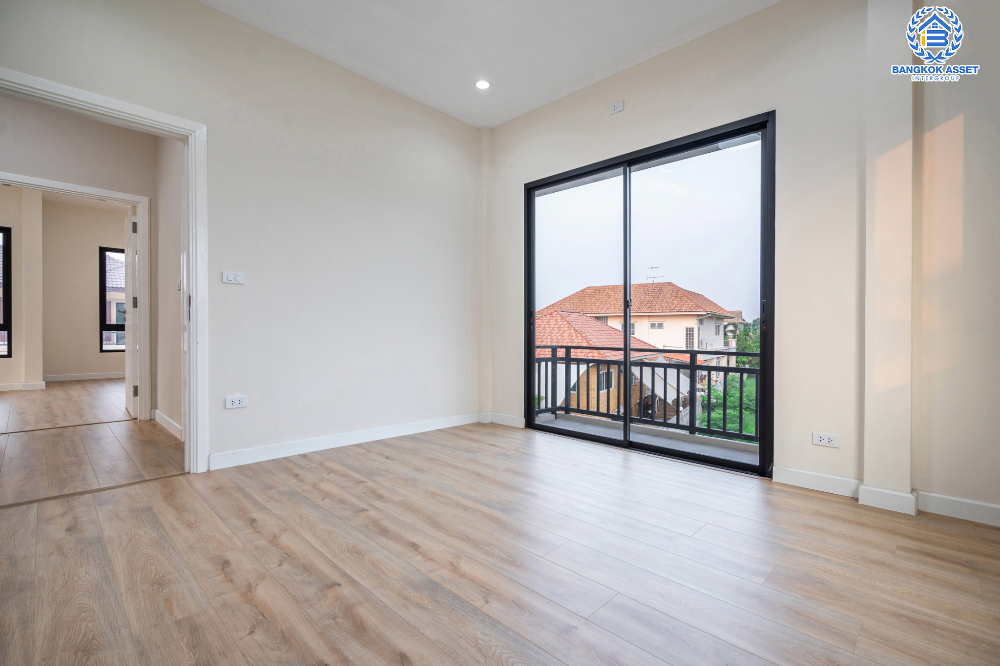 *****บ้านแฝดมือหนึ่ง โครงการ ภานุวัชร2 รัตนาธิเบศร์-ท่าอิฐ หลังมุม เนื้อที่ 41.40 ตร.ว. ฟังก์ชัน 3 ห้องนอน 3 ห้องน้ำ 2 ที่จอดรถ สภาพใหม่ สไตล์โมเดิร์น บนทำเลเดินทางสะดวก เชื่อมต่อถนนรัตนาธิเบศร์ ใกล้รถไฟฟ้าสายสีม่วง "สถานีไทรม้า" และจุดขึ้นทางด่วน "ศรีรัช"