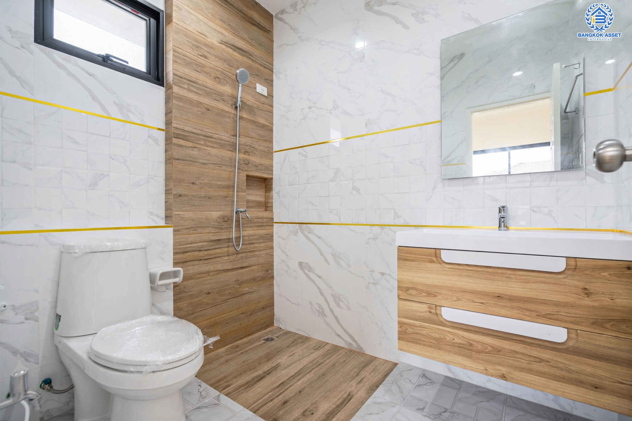 *****บ้านแฝดมือหนึ่ง โครงการ ภานุวัชร2 รัตนาธิเบศร์-ท่าอิฐ หลังมุม เนื้อที่ 41.40 ตร.ว. ฟังก์ชัน 3 ห้องนอน 3 ห้องน้ำ 2 ที่จอดรถ สภาพใหม่ สไตล์โมเดิร์น บนทำเลเดินทางสะดวก เชื่อมต่อถนนรัตนาธิเบศร์ ใกล้รถไฟฟ้าสายสีม่วง "สถานีไทรม้า" และจุดขึ้นทางด่วน "ศรีรัช"