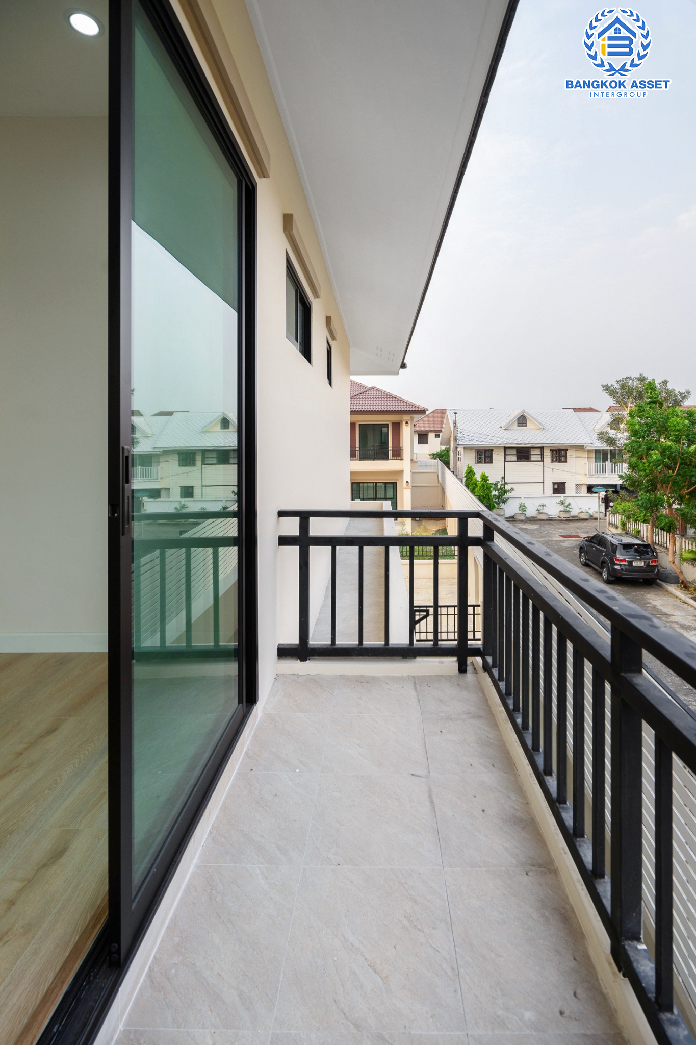 *****บ้านแฝดมือหนึ่ง โครงการ ภานุวัชร2 รัตนาธิเบศร์-ท่าอิฐ หลังมุม เนื้อที่ 41.40 ตร.ว. ฟังก์ชัน 3 ห้องนอน 3 ห้องน้ำ 2 ที่จอดรถ สภาพใหม่ สไตล์โมเดิร์น บนทำเลเดินทางสะดวก เชื่อมต่อถนนรัตนาธิเบศร์ ใกล้รถไฟฟ้าสายสีม่วง "สถานีไทรม้า" และจุดขึ้นทางด่วน "ศรีรัช"