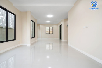 *****บ้านแฝดมือหนึ่ง โครงการ ภานุวัชร2 รัตนาธิเบศร์-ท่าอิฐ หลังมุม เนื้อที่ 41.40 ตร.ว. ฟังก์ชัน 3 ห้องนอน 3 ห้องน้ำ 2 ที่จอดรถ สภาพใหม่ สไตล์โมเดิร์น บนทำเลเดินทางสะดวก เชื่อมต่อถนนรัตนาธิเบศร์ ใกล้รถไฟฟ้าสายสีม่วง "สถานีไทรม้า" และจุดขึ้นทางด่วน "ศรีรัช"