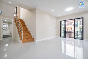 *****บ้านแฝดมือหนึ่ง โครงการ ภานุวัชร2 รัตนาธิเบศร์-ท่าอิฐ หลังมุม เนื้อที่ 41.40 ตร.ว. ฟังก์ชัน 3 ห้องนอน 3 ห้องน้ำ 2 ที่จอดรถ สภาพใหม่ สไตล์โมเดิร์น บนทำเลเดินทางสะดวก เชื่อมต่อถนนรัตนาธิเบศร์ ใกล้รถไฟฟ้าสายสีม่วง "สถานีไทรม้า" และจุดขึ้นทางด่วน "ศรีรัช"