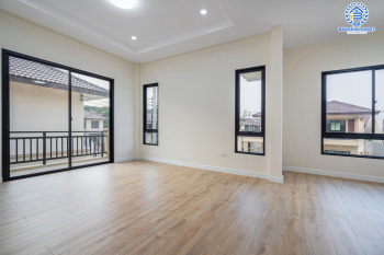 *****บ้านแฝดมือหนึ่ง โครงการ ภานุวัชร2 รัตนาธิเบศร์-ท่าอิฐ หลังมุม เนื้อที่ 41.40 ตร.ว. ฟังก์ชัน 3 ห้องนอน 3 ห้องน้ำ 2 ที่จอดรถ สภาพใหม่ สไตล์โมเดิร์น บนทำเลเดินทางสะดวก เชื่อมต่อถนนรัตนาธิเบศร์ ใกล้รถไฟฟ้าสายสีม่วง "สถานีไทรม้า" และจุดขึ้นทางด่วน "ศรีรัช"