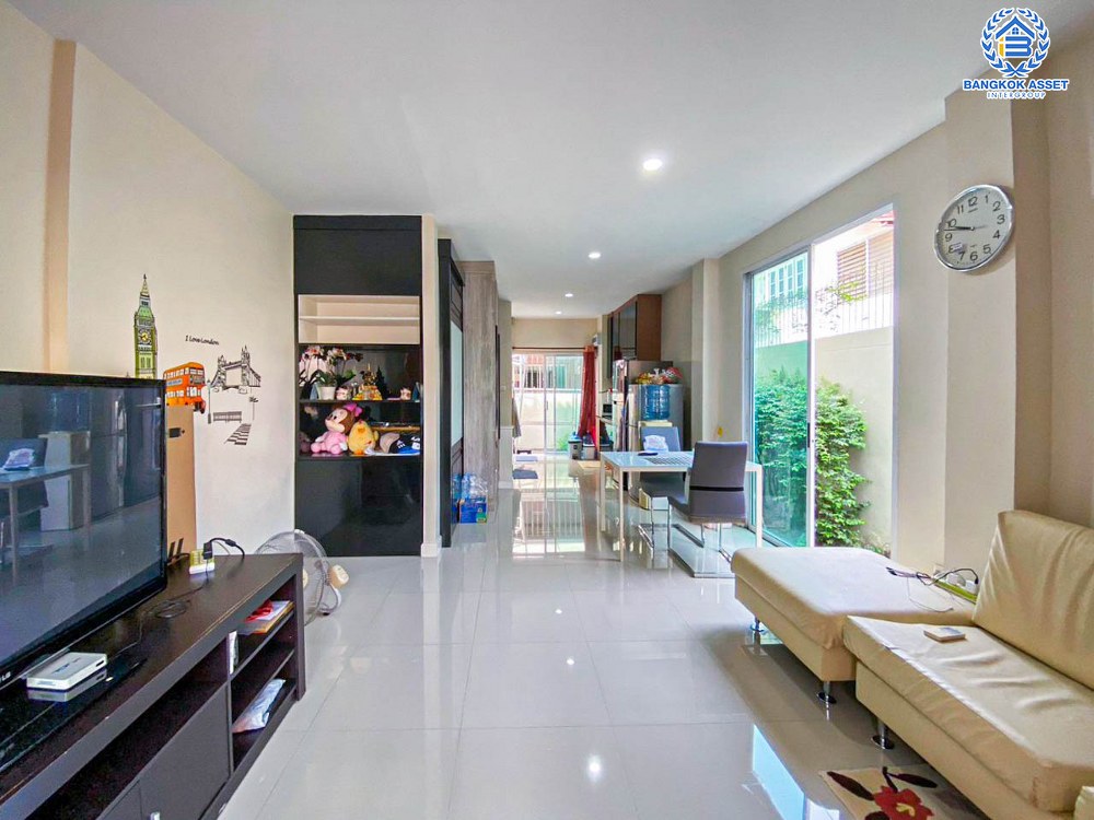 *****ทาวน์โฮม 3 ชั้นมือสอง โครงการ นลิน อเวนิว2 รามคำแหง9 หลังมุม เนื้อที่ 28 ตร.ว. ฟังก์ชัน 3 ห้องนอน 3 ห้องน้ำ 1 ที่จอดรถ สภาพดีเยี่ยม พร้อมเข้าอยู่ ทำเลในเมืองเดินทางสะดวก เชื่อมต่อถนนรามคำแหง ใกล้รถไฟฟ้าสายสีส้ม "สถานีน้อมเกล้า" จองเลย!