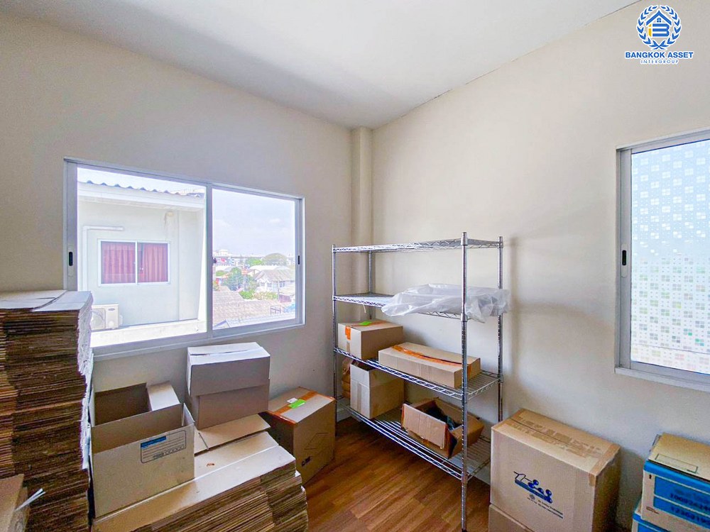 *****ทาวน์โฮม 3 ชั้นมือสอง โครงการ นลิน อเวนิว2 รามคำแหง9 หลังมุม เนื้อที่ 28 ตร.ว. ฟังก์ชัน 3 ห้องนอน 3 ห้องน้ำ 1 ที่จอดรถ สภาพดีเยี่ยม พร้อมเข้าอยู่ ทำเลในเมืองเดินทางสะดวก เชื่อมต่อถนนรามคำแหง ใกล้รถไฟฟ้าสายสีส้ม "สถานีน้อมเกล้า" จองเลย!