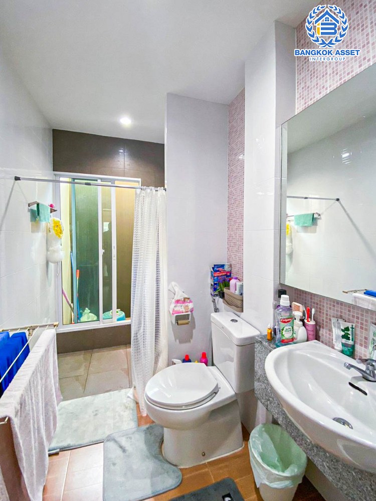 *****ทาวน์โฮม 3 ชั้นมือสอง โครงการ นลิน อเวนิว2 รามคำแหง9 หลังมุม เนื้อที่ 28 ตร.ว. ฟังก์ชัน 3 ห้องนอน 3 ห้องน้ำ 1 ที่จอดรถ สภาพดีเยี่ยม พร้อมเข้าอยู่ ทำเลในเมืองเดินทางสะดวก เชื่อมต่อถนนรามคำแหง ใกล้รถไฟฟ้าสายสีส้ม "สถานีน้อมเกล้า" จองเลย!