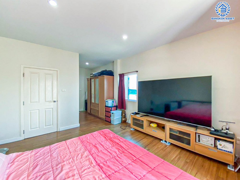 *****ทาวน์โฮม 3 ชั้นมือสอง โครงการ นลิน อเวนิว2 รามคำแหง9 หลังมุม เนื้อที่ 28 ตร.ว. ฟังก์ชัน 3 ห้องนอน 3 ห้องน้ำ 1 ที่จอดรถ สภาพดีเยี่ยม พร้อมเข้าอยู่ ทำเลในเมืองเดินทางสะดวก เชื่อมต่อถนนรามคำแหง ใกล้รถไฟฟ้าสายสีส้ม "สถานีน้อมเกล้า" จองเลย!