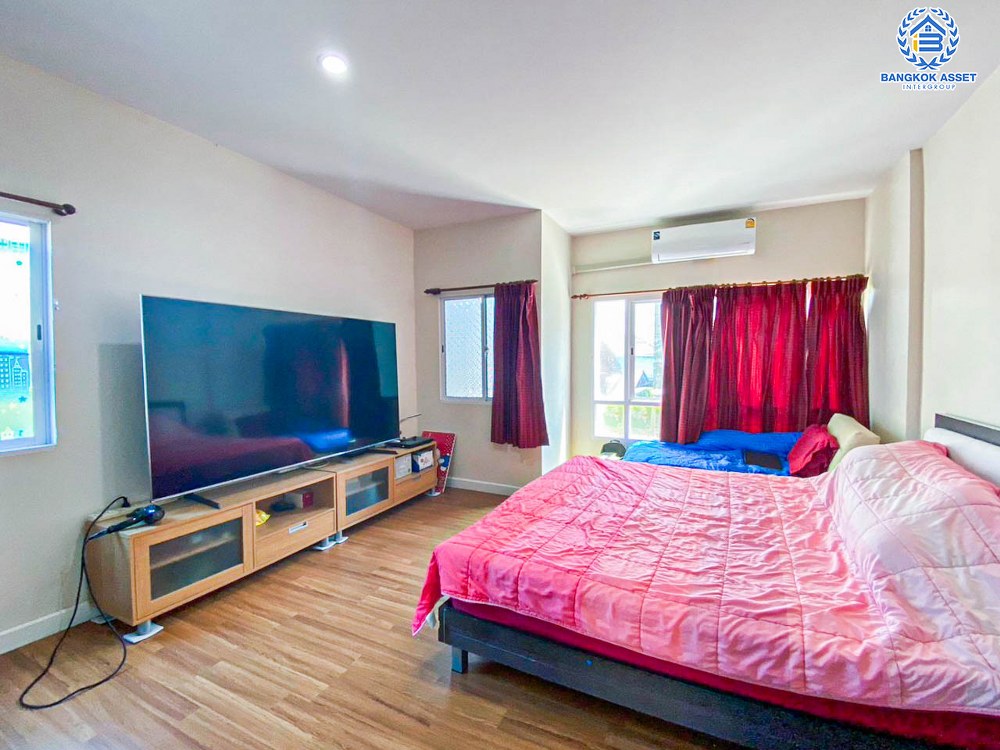 *****ทาวน์โฮม 3 ชั้นมือสอง โครงการ นลิน อเวนิว2 รามคำแหง9 หลังมุม เนื้อที่ 28 ตร.ว. ฟังก์ชัน 3 ห้องนอน 3 ห้องน้ำ 1 ที่จอดรถ สภาพดีเยี่ยม พร้อมเข้าอยู่ ทำเลในเมืองเดินทางสะดวก เชื่อมต่อถนนรามคำแหง ใกล้รถไฟฟ้าสายสีส้ม "สถานีน้อมเกล้า" จองเลย!