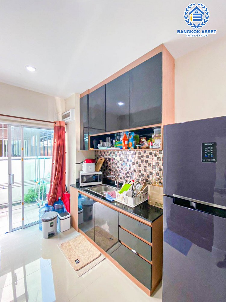 *****ทาวน์โฮม 3 ชั้นมือสอง โครงการ นลิน อเวนิว2 รามคำแหง9 หลังมุม เนื้อที่ 28 ตร.ว. ฟังก์ชัน 3 ห้องนอน 3 ห้องน้ำ 1 ที่จอดรถ สภาพดีเยี่ยม พร้อมเข้าอยู่ ทำเลในเมืองเดินทางสะดวก เชื่อมต่อถนนรามคำแหง ใกล้รถไฟฟ้าสายสีส้ม "สถานีน้อมเกล้า" จองเลย!