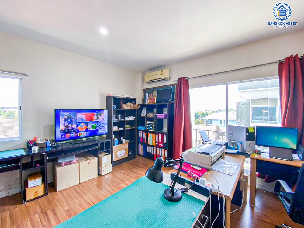 *****ทาวน์โฮม 3 ชั้นมือสอง โครงการ นลิน อเวนิว2 รามคำแหง9 หลังมุม เนื้อที่ 28 ตร.ว. ฟังก์ชัน 3 ห้องนอน 3 ห้องน้ำ 1 ที่จอดรถ สภาพดีเยี่ยม พร้อมเข้าอยู่ ทำเลในเมืองเดินทางสะดวก เชื่อมต่อถนนรามคำแหง ใกล้รถไฟฟ้าสายสีส้ม "สถานีน้อมเกล้า" จองเลย!