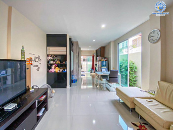 *****ทาวน์โฮม 3 ชั้นมือสอง โครงการ นลิน อเวนิว2 รามคำแหง9 หลังมุม เนื้อที่ 28 ตร.ว. ฟังก์ชัน 3 ห้องนอน 3 ห้องน้ำ 1 ที่จอดรถ สภาพดีเยี่ยม พร้อมเข้าอยู่ ทำเลในเมืองเดินทางสะดวก เชื่อมต่อถนนรามคำแหง ใกล้รถไฟฟ้าสายสีส้ม "สถานีน้อมเกล้า" จองเลย!