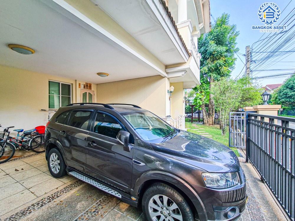 *****บ้านเดี่ยวมือสอง โครงการ นันทวัน พระราม5 เนื้อที่กว้าง 72 ตร.ว. ฟังก์ชัน 3 ห้องนอน 3 ห้องน้ำ 2 ที่จอดรถ บ้านหลังใหญ่ สภาพภายในดีมาก บนทำเลติด ถนนนครอินทร์ เดินทางสะดวก ใกล้รถไฟฟ้าสายสีม่วง "สถานีบางรักใหญ่" จองเลย