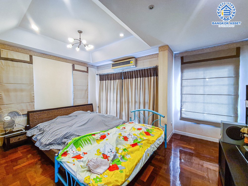 *****บ้านเดี่ยวมือสอง โครงการ นันทวัน พระราม5 เนื้อที่กว้าง 72 ตร.ว. ฟังก์ชัน 3 ห้องนอน 3 ห้องน้ำ 2 ที่จอดรถ บ้านหลังใหญ่ สภาพภายในดีมาก บนทำเลติด ถนนนครอินทร์ เดินทางสะดวก ใกล้รถไฟฟ้าสายสีม่วง "สถานีบางรักใหญ่" จองเลย