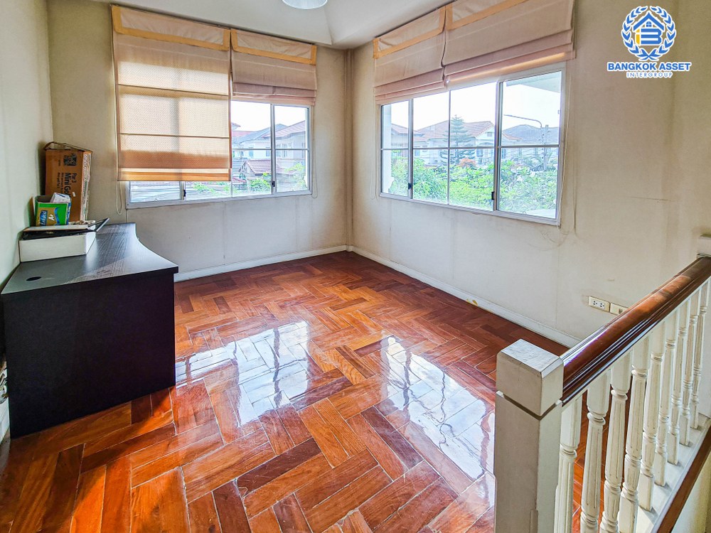 *****บ้านเดี่ยวมือสอง โครงการ นันทวัน พระราม5 เนื้อที่กว้าง 72 ตร.ว. ฟังก์ชัน 3 ห้องนอน 3 ห้องน้ำ 2 ที่จอดรถ บ้านหลังใหญ่ สภาพภายในดีมาก บนทำเลติด ถนนนครอินทร์ เดินทางสะดวก ใกล้รถไฟฟ้าสายสีม่วง "สถานีบางรักใหญ่" จองเลย