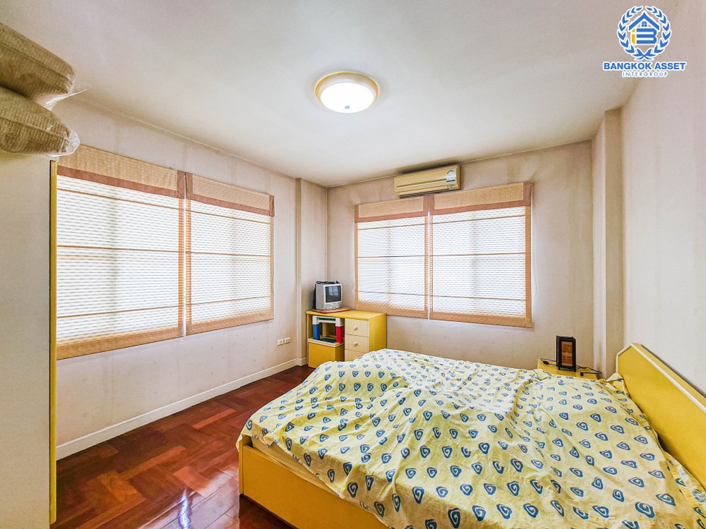 *****บ้านเดี่ยวมือสอง โครงการ นันทวัน พระราม5 เนื้อที่กว้าง 72 ตร.ว. ฟังก์ชัน 3 ห้องนอน 3 ห้องน้ำ 2 ที่จอดรถ บ้านหลังใหญ่ สภาพภายในดีมาก บนทำเลติด ถนนนครอินทร์ เดินทางสะดวก ใกล้รถไฟฟ้าสายสีม่วง "สถานีบางรักใหญ่" จองเลย