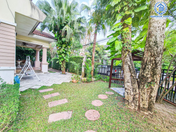 *****บ้านเดี่ยวมือสอง โครงการ นันทวัน พระราม5 เนื้อที่กว้าง 72 ตร.ว. ฟังก์ชัน 3 ห้องนอน 3 ห้องน้ำ 2 ที่จอดรถ บ้านหลังใหญ่ สภาพภายในดีมาก บนทำเลติด ถนนนครอินทร์ เดินทางสะดวก ใกล้รถไฟฟ้าสายสีม่วง "สถานีบางรักใหญ่" จองเลย