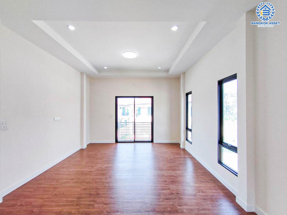 *****บ้านเดี่ยวมือหนึ่ง โครงการ ภานุวัชร2 รัตนาธิเบศร์-ท่าอิฐ หลังมุม เนื้อที่ 85.50 ตร.ว. ฟังก์ชัน 3 ห้องนอน 3 ห้องน้ำ 2 ที่จอดรถ สภาพเหมือนมือหนึ่ง บนทำเลเดินทางสะดวก เข้า-ออกได้ทั้งถนนรัตนาธิเบศร์ ถนนราชพฤกษ์ ใกล้รถไฟฟ้าสายสีม่วง "สถานีไทรม้า" และทางด่วน "ศรีรัช"