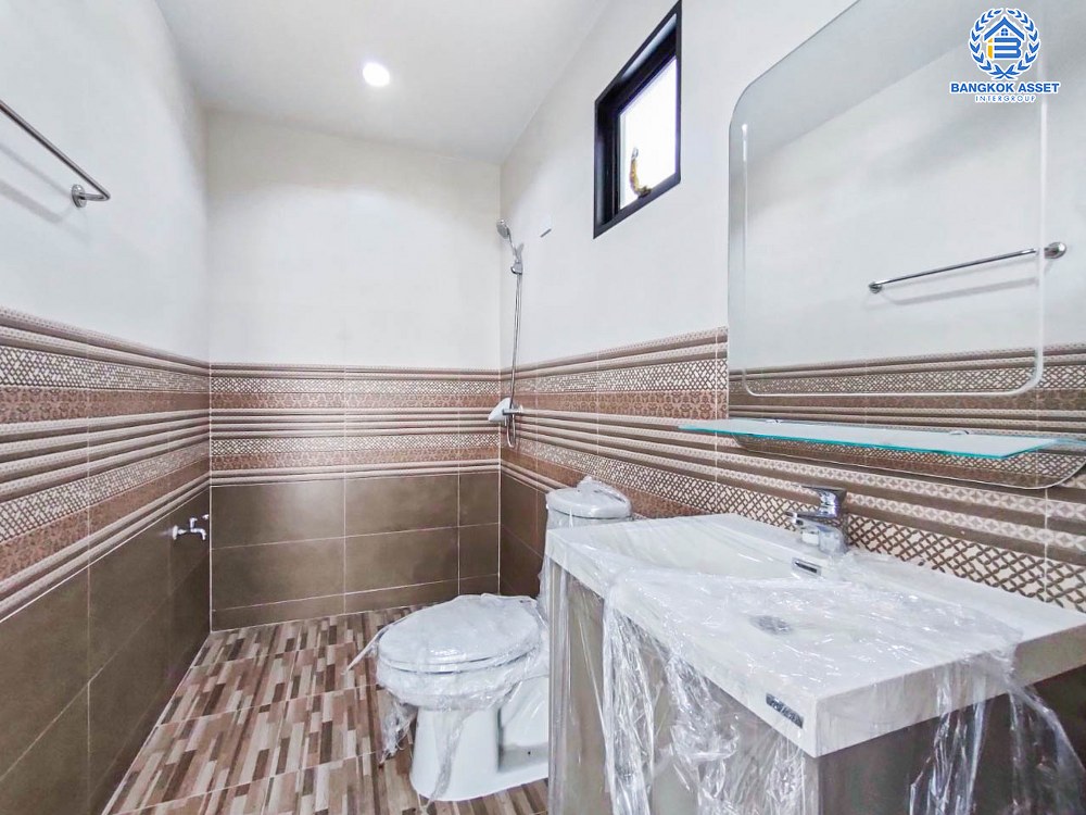 *****บ้านเดี่ยวมือหนึ่ง โครงการ ภานุวัชร2 รัตนาธิเบศร์-ท่าอิฐ หลังมุม เนื้อที่ 85.50 ตร.ว. ฟังก์ชัน 3 ห้องนอน 3 ห้องน้ำ 2 ที่จอดรถ สภาพเหมือนมือหนึ่ง บนทำเลเดินทางสะดวก เข้า-ออกได้ทั้งถนนรัตนาธิเบศร์ ถนนราชพฤกษ์ ใกล้รถไฟฟ้าสายสีม่วง "สถานีไทรม้า" และทางด่วน "ศรีรัช"