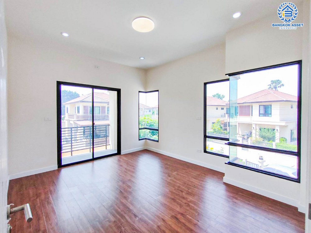 *****บ้านเดี่ยวมือหนึ่ง โครงการ ภานุวัชร2 รัตนาธิเบศร์-ท่าอิฐ หลังมุม เนื้อที่ 85.50 ตร.ว. ฟังก์ชัน 3 ห้องนอน 3 ห้องน้ำ 2 ที่จอดรถ สภาพเหมือนมือหนึ่ง บนทำเลเดินทางสะดวก เข้า-ออกได้ทั้งถนนรัตนาธิเบศร์ ถนนราชพฤกษ์ ใกล้รถไฟฟ้าสายสีม่วง "สถานีไทรม้า" และทางด่วน "ศรีรัช"