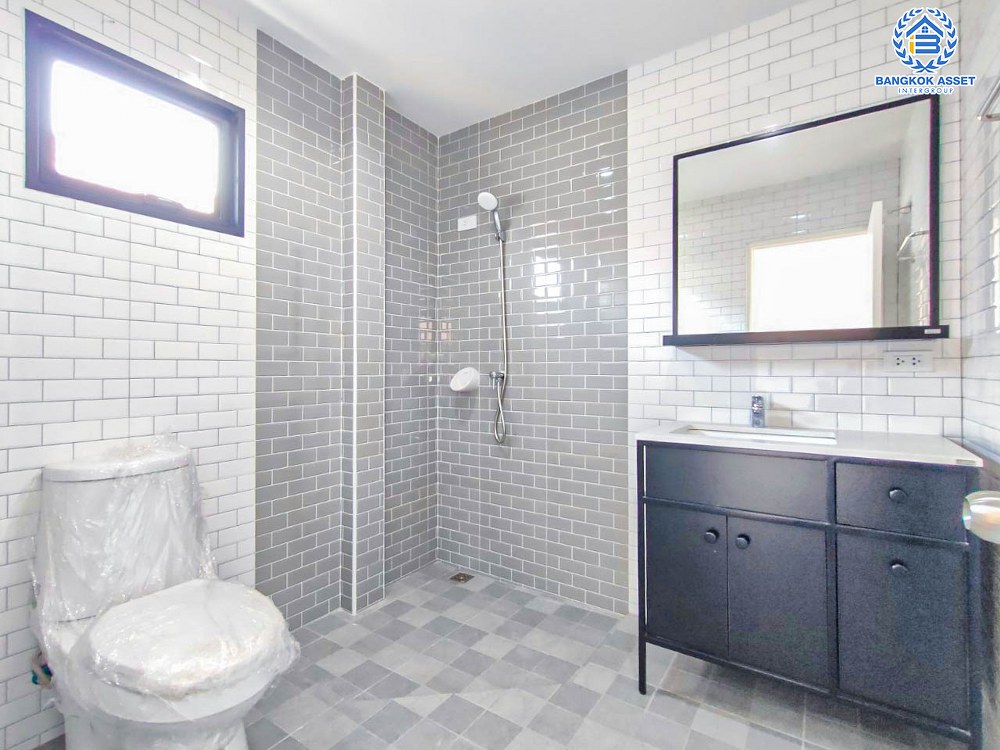 *****บ้านเดี่ยวมือหนึ่ง โครงการ ภานุวัชร2 รัตนาธิเบศร์-ท่าอิฐ หลังมุม เนื้อที่ 85.50 ตร.ว. ฟังก์ชัน 3 ห้องนอน 3 ห้องน้ำ 2 ที่จอดรถ สภาพเหมือนมือหนึ่ง บนทำเลเดินทางสะดวก เข้า-ออกได้ทั้งถนนรัตนาธิเบศร์ ถนนราชพฤกษ์ ใกล้รถไฟฟ้าสายสีม่วง "สถานีไทรม้า" และทางด่วน "ศรีรัช"