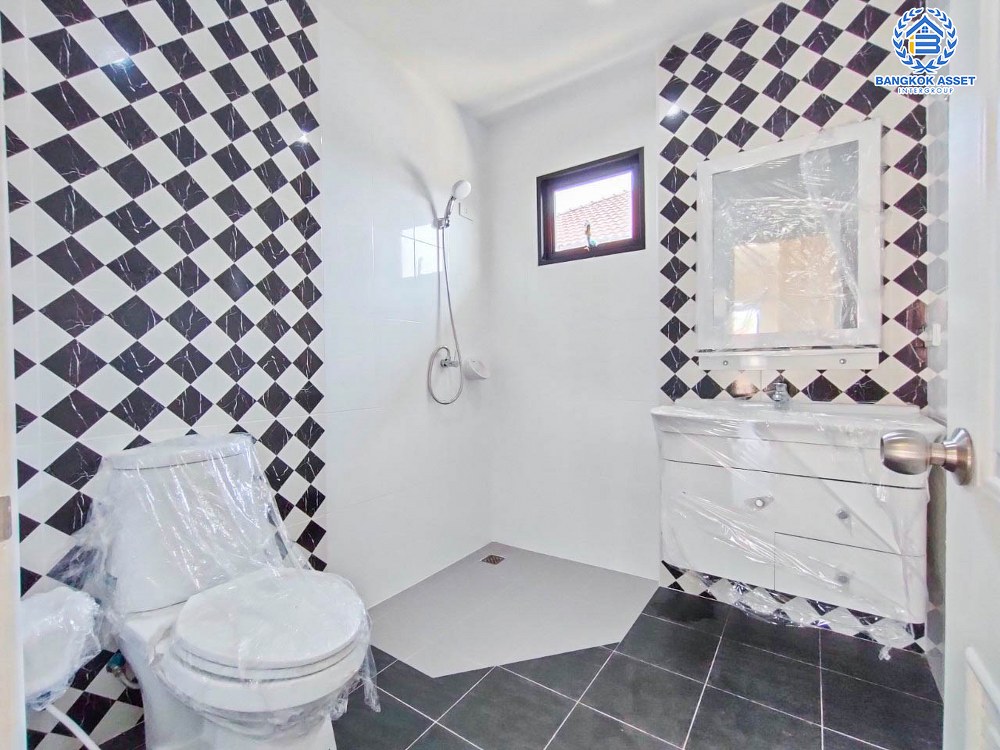 *****บ้านเดี่ยวมือหนึ่ง โครงการ ภานุวัชร2 รัตนาธิเบศร์-ท่าอิฐ หลังมุม เนื้อที่ 85.50 ตร.ว. ฟังก์ชัน 3 ห้องนอน 3 ห้องน้ำ 2 ที่จอดรถ สภาพเหมือนมือหนึ่ง บนทำเลเดินทางสะดวก เข้า-ออกได้ทั้งถนนรัตนาธิเบศร์ ถนนราชพฤกษ์ ใกล้รถไฟฟ้าสายสีม่วง "สถานีไทรม้า" และทางด่วน "ศรีรัช"