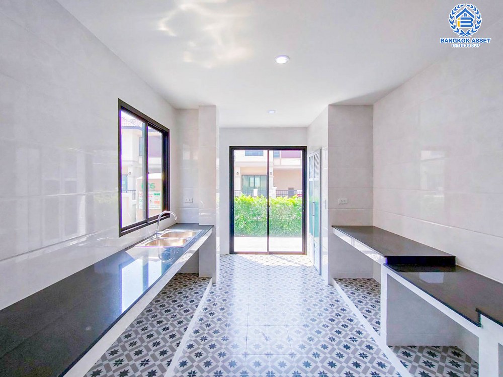 *****บ้านเดี่ยวมือหนึ่ง โครงการ ภานุวัชร2 รัตนาธิเบศร์-ท่าอิฐ หลังมุม เนื้อที่ 85.50 ตร.ว. ฟังก์ชัน 3 ห้องนอน 3 ห้องน้ำ 2 ที่จอดรถ สภาพเหมือนมือหนึ่ง บนทำเลเดินทางสะดวก เข้า-ออกได้ทั้งถนนรัตนาธิเบศร์ ถนนราชพฤกษ์ ใกล้รถไฟฟ้าสายสีม่วง "สถานีไทรม้า" และทางด่วน "ศรีรัช"