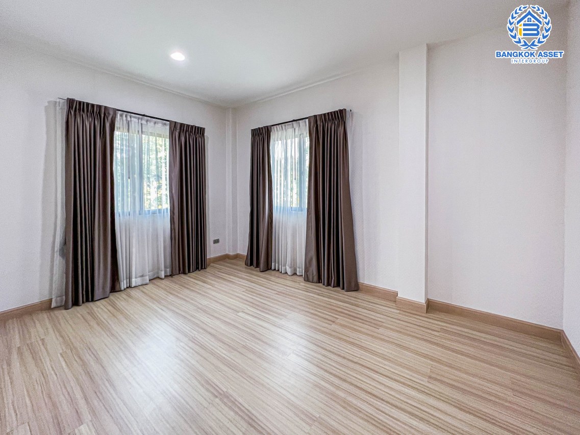 บ้านเดี่ยวมือสองนนทบุรี โครงการ เพอร์เฟคเพลส3 รัตนาธิเบศร์ เนื้อที่กว้าง 52 ตร.ว. ฟังก์ชัน 3 ห้องนอน 3 ห้องน้ำ 2 ที่จอดรถ บ้านสวย บนทำเลดี เชื่อมต่อทุกการเดินทาง ใกล้รถไฟฟ้าสายสีม่วง "สถานีไทรม้า", ทางด่วน "งามวงศ์วาน" และเซ็นทรัลรัตนาธิเบศร์ ในราคาถูก!