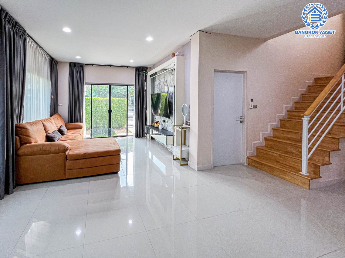 บ้านเดี่ยวมือสองนนทบุรี โครงการ เพอร์เฟคเพลส3 รัตนาธิเบศร์ เนื้อที่กว้าง 52 ตร.ว. ฟังก์ชัน 3 ห้องนอน 3 ห้องน้ำ 2 ที่จอดรถ บ้านสวย บนทำเลดี เชื่อมต่อทุกการเดินทาง ใกล้รถไฟฟ้าสายสีม่วง "สถานีไทรม้า", ทางด่วน "งามวงศ์วาน" และเซ็นทรัลรัตนาธิเบศร์ ในราคาถูก!