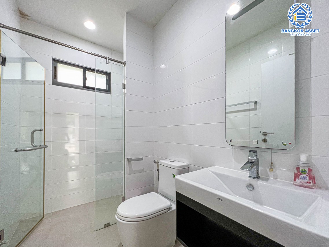 บ้านเดี่ยวมือสองนนทบุรี โครงการ เพอร์เฟคเพลส3 รัตนาธิเบศร์ เนื้อที่กว้าง 52 ตร.ว. ฟังก์ชัน 3 ห้องนอน 3 ห้องน้ำ 2 ที่จอดรถ บ้านสวย บนทำเลดี เชื่อมต่อทุกการเดินทาง ใกล้รถไฟฟ้าสายสีม่วง "สถานีไทรม้า", ทางด่วน "งามวงศ์วาน" และเซ็นทรัลรัตนาธิเบศร์ ในราคาถูก!