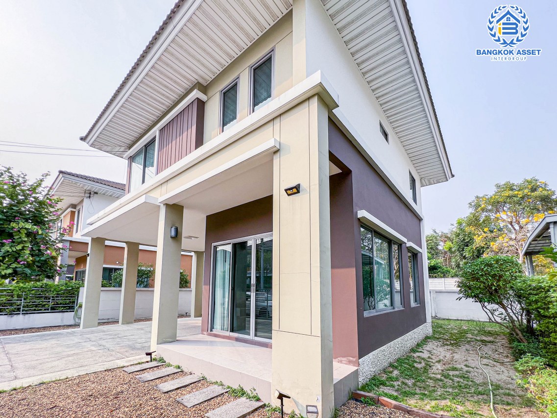 บ้านเดี่ยวมือสองนนทบุรี โครงการ เพอร์เฟคเพลส3 รัตนาธิเบศร์ เนื้อที่กว้าง 52 ตร.ว. ฟังก์ชัน 3 ห้องนอน 3 ห้องน้ำ 2 ที่จอดรถ บ้านสวย บนทำเลดี เชื่อมต่อทุกการเดินทาง ใกล้รถไฟฟ้าสายสีม่วง "สถานีไทรม้า", ทางด่วน "งามวงศ์วาน" และเซ็นทรัลรัตนาธิเบศร์ ในราคาถูก!