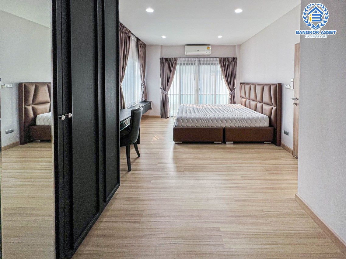 บ้านเดี่ยวมือสองนนทบุรี โครงการ เพอร์เฟคเพลส3 รัตนาธิเบศร์ เนื้อที่กว้าง 52 ตร.ว. ฟังก์ชัน 3 ห้องนอน 3 ห้องน้ำ 2 ที่จอดรถ บ้านสวย บนทำเลดี เชื่อมต่อทุกการเดินทาง ใกล้รถไฟฟ้าสายสีม่วง "สถานีไทรม้า", ทางด่วน "งามวงศ์วาน" และเซ็นทรัลรัตนาธิเบศร์ ในราคาถูก!