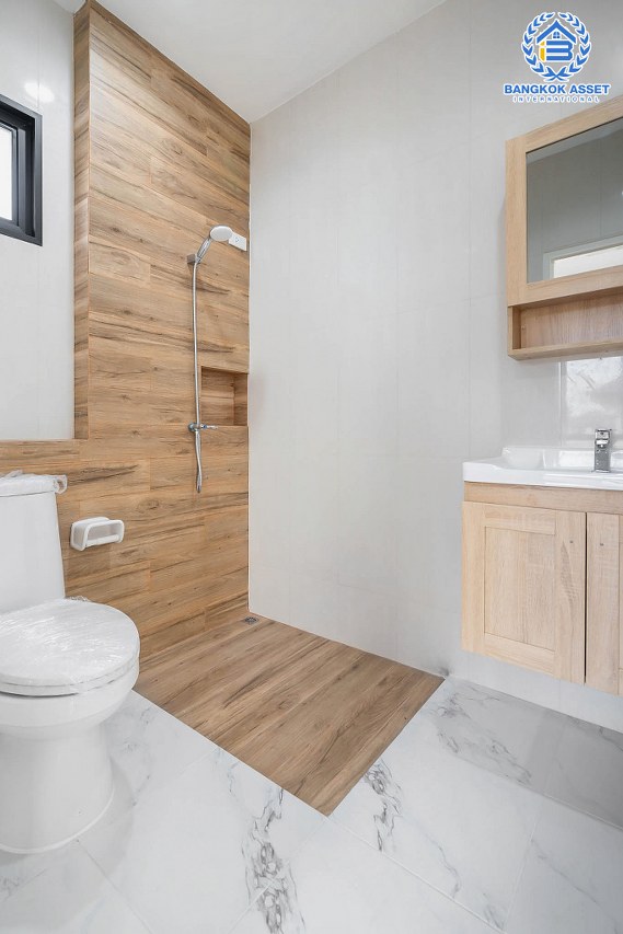 *****บ้านแฝดมือหนึ่งนนทบุรี โครงการ ภานุวัชร2 รัตนาธิเบศร์-ท่าอิฐ เนื้อที่ 47.6 ตร.ว. ฟังก์ชัน 3 ห้องนอน 3 ห้องน้ำ 2 ที่จอดรถ บ้านพร้อมอยู่ บนทำเลเข้า-ออกได้หลายเส้นทาง เชื่อมต่อถนนราชพฤกษ์ ใกล้รถไฟฟ้าสายสีม่วง "สถานีบางรักน้อยท่าอิฐ" เพียง 12 นาทีเท่านั้น!