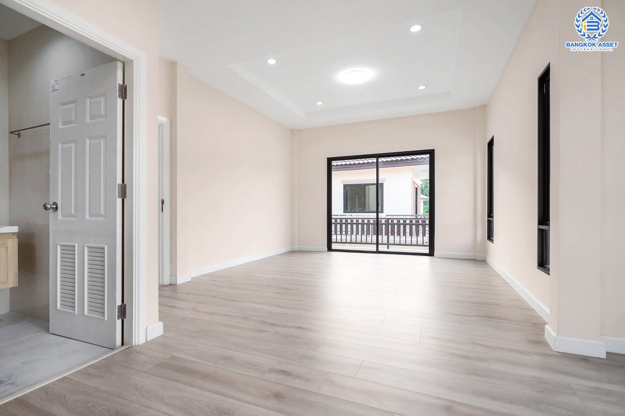 *****บ้านแฝดมือหนึ่งนนทบุรี โครงการ ภานุวัชร2 รัตนาธิเบศร์-ท่าอิฐ เนื้อที่ 47.6 ตร.ว. ฟังก์ชัน 3 ห้องนอน 3 ห้องน้ำ 2 ที่จอดรถ บ้านพร้อมอยู่ บนทำเลเข้า-ออกได้หลายเส้นทาง เชื่อมต่อถนนราชพฤกษ์ ใกล้รถไฟฟ้าสายสีม่วง "สถานีบางรักน้อยท่าอิฐ" เพียง 12 นาทีเท่านั้น!